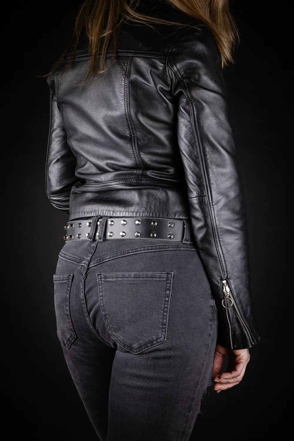 IRONLINE<br>Studded Leather Belt - Image 5