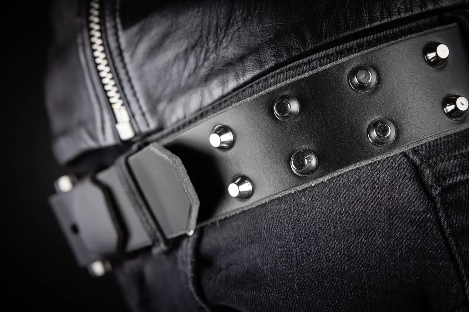 IRONLINE<br>Studded Leather Belt - Image 8
